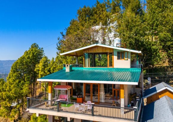 Scenic 3 BR Villa near Kasauli with WiFi, Cook, TV, etc