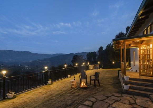 Luxe 2+1 BR Cottage near Mukteshwar | Wifi + Meals