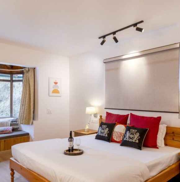 Luxe 2+1 BR Cottage near Mukteshwar | Wifi + Meals