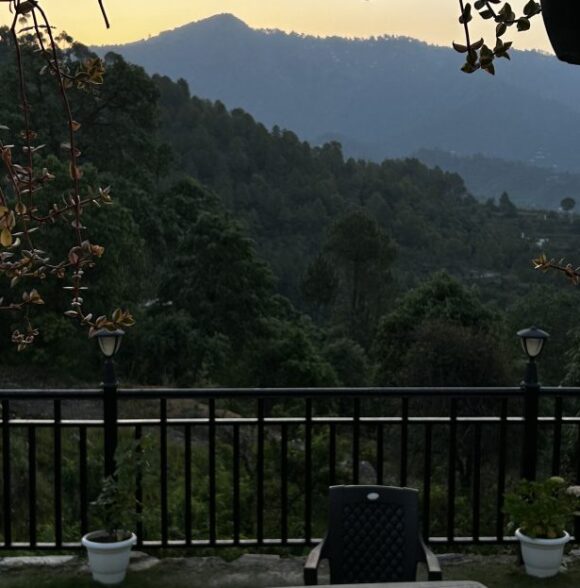 Luxe 2+1 BR Cottage near Mukteshwar | Wifi + Meals