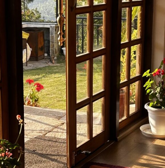 Luxe 2+1 BR Cottage near Mukteshwar | Wifi + Meals