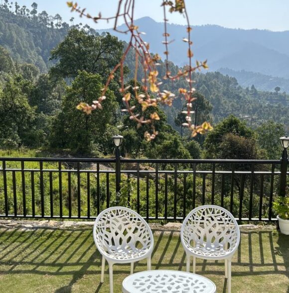 Luxe 2+1 BR Cottage near Mukteshwar | Wifi + Meals