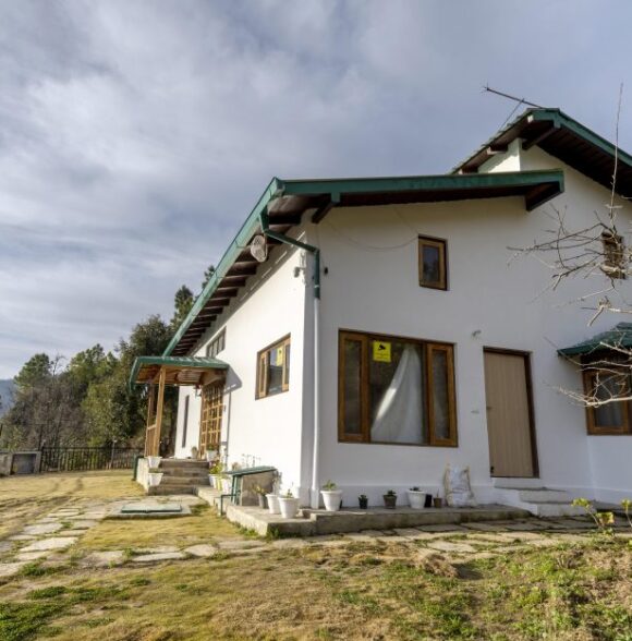 Luxe 2+1 BR Cottage near Mukteshwar | Wifi + Meals