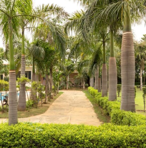 Manesar: Luxurious 4 Bedroom Farmhouse with Pool (BF)