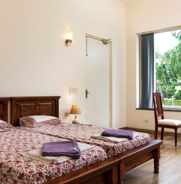Manesar: Luxurious 4 Bedroom Farmhouse with Pool (BF)